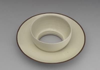 图片[2]-Tea bowl stand in white glaze with incised meander decor, Ding ware, Northern Song dynasty（960-1127）-China Archive